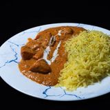 Butter Chicken cu Orez Basmati India și Sos de Smântână cu Mărar