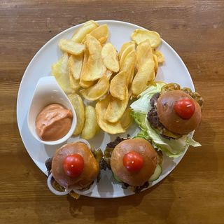 Mini Burgeri Insomnia/Insomnia Trio/ Mici, Fripți și Perfecți Pentru Împărțit