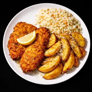 Șnițel pui in crustă Crispy cu Cartofi Wedges și Sos de Brânză de Burduf