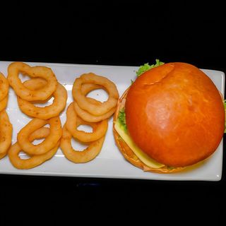 Plantastic– Burgerul Viitorului" & Inele de Ceapa