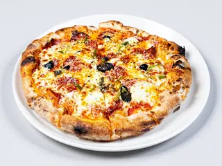 Pizza Insomnia cu Slănină Afumată și Brânză de Burduf