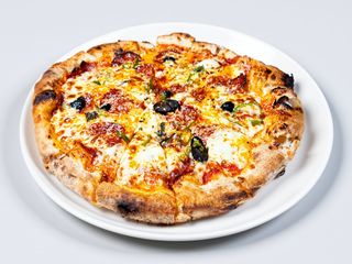  Pizza Insomnia cu Slănină Afumată și Brânză de Burduf