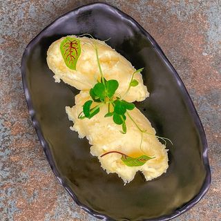 Cartofi piure cu telemea de vacă