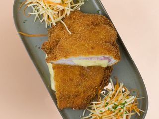 Șnițel de pui Valdostana