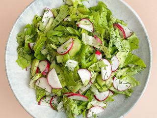 Salată cu ridichi și mărar