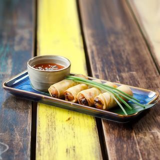 Spring Rolls & dipping sauce 