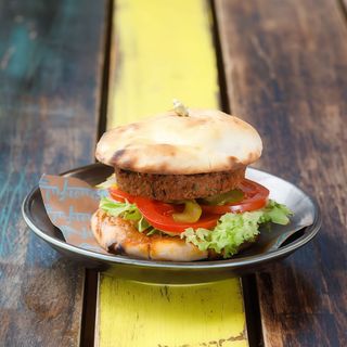 Vegetarian Burger: when Falafel meets Naan