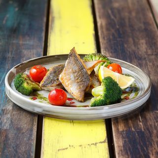 Sea Bass with grilled tomatoes and broccoli