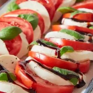 Caprese cu prosciutto crudo