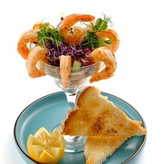 Cocktail de creveti cu avocado-salata