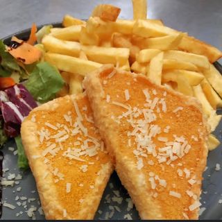 Cascaval pane cu cartofi prajiti