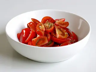 Salata de rosii