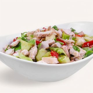 Salată de crudități cu carne de pui 220g