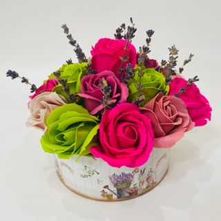 Cod 442 Cutie medie lavanda cu flori sapun verde, fuxia, mov pal si fire de lavanda uscate