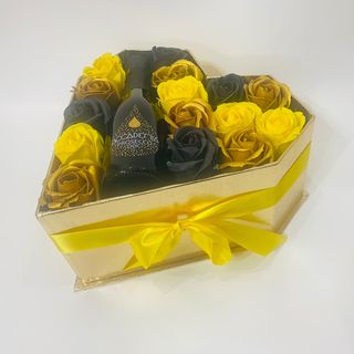 cod 432 Cutie inima aurie diamant cu flori sapun galben si negru, vin spumant