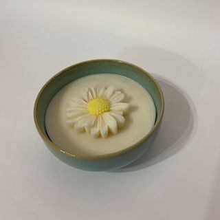 cod 5 Lumare din ceara de soia cu margareta alba in bol ceramic