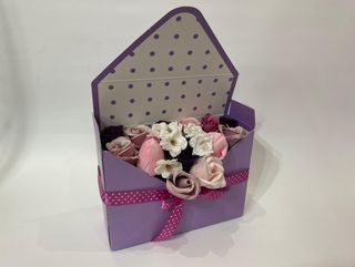 Cod  457 Cutie PLIC mov cu 15 flori sapun mov inchis si roz, cires , lalele