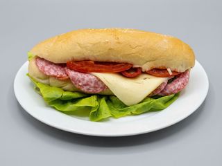 Sandwich cu salam
