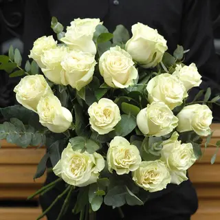 Buchet 19 trandafiri maxi albi