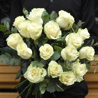 Buchet 19 trandafiri maxi albi