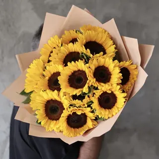 Buchet Sub raze galbene