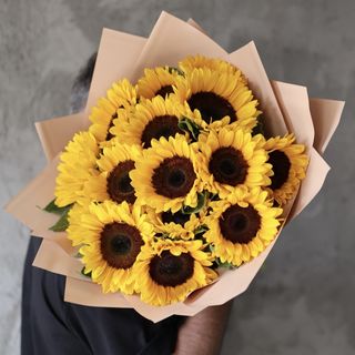 Buchet Sub raze galbene