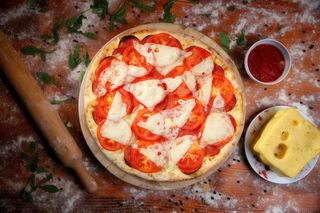 Pizza Specială cu salam Ø 52cm