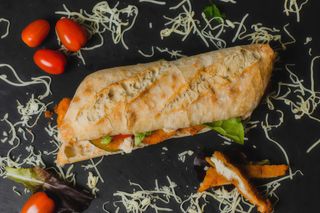 Sandwich cu snitel de pui