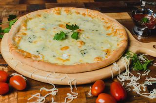 Pizza Cinque Formaggi 32cm