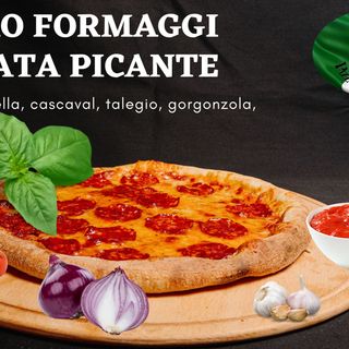 Quattro formaggi e spianata picante 60 cm / 1710gr.