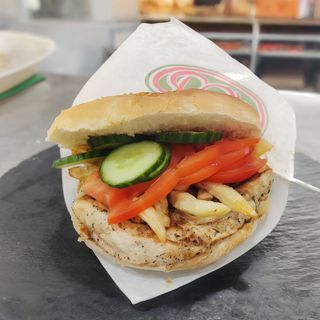 Sandwich cu piept de pui