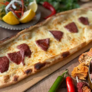 Sucuklu pide
