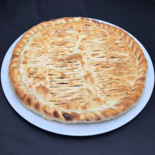 Felie plăcintă cu bacon și cartofi pai