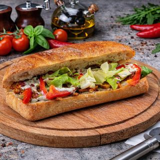 Panino cu bucati de pui