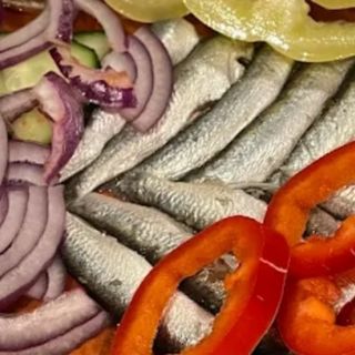 Sardeluță marinată în vin