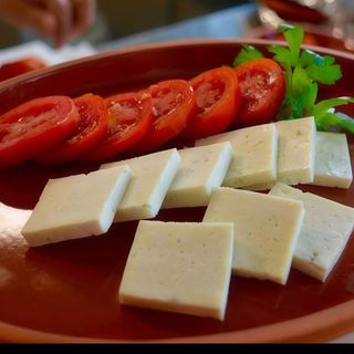 Platou brânză și roșii 