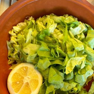 Salată verde cu lămâie 