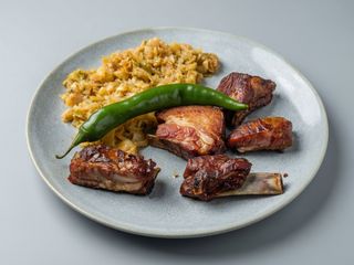 Coaste afumate cu varză călită