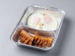 Ochiuri cu slănină friptă