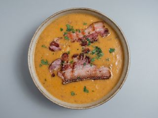 Iahnie de fasole cu slanina fripta