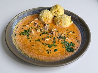 Papricas de pui cu mamaliguta