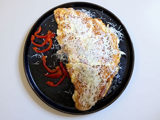 Omletă	cu șuncă și cașcaval