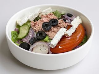 Salata Feta cu ton, ceapa si ridichi