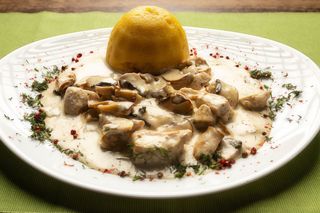 Pui cu smantana si ciuperci