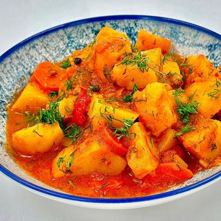 Tocanita de cartofi si salata de varza