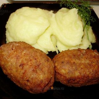 Parjoale de porc cu ganitura la alegere