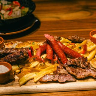 PLATOU  TRADITIONAL  (4-5 persoane)