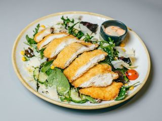 SALATĂ WINNERS(include dressing + parmesan)