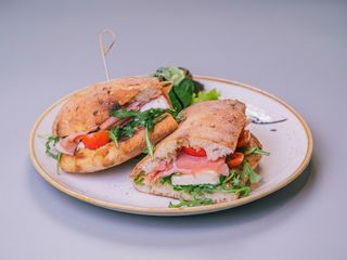 MENIU PANINO PROSCIUTTO COTTO(include cartofi prăjiți + Doza bere fara alcool)