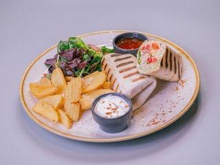 MENIU QUESADILLA CU TON(include cartofi prăjiți + Doza bere fara alcool)